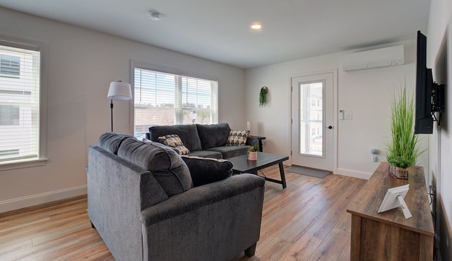 Nature's Oasis: Tranquil 2BR+1BA Gem Only 2 Miles to Lewiston!