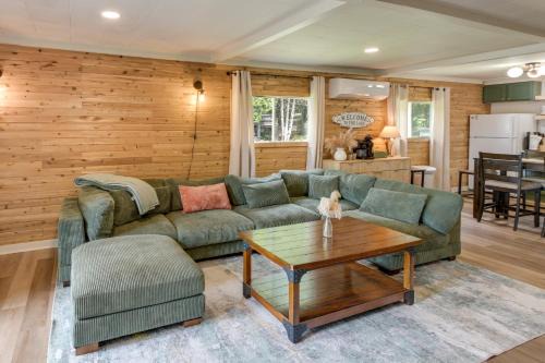Cozy Maine Lakefront Cabin Rental