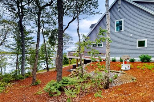 Luxurious waterfront home with deck, firepit, hot tub, fireplace, & pool table