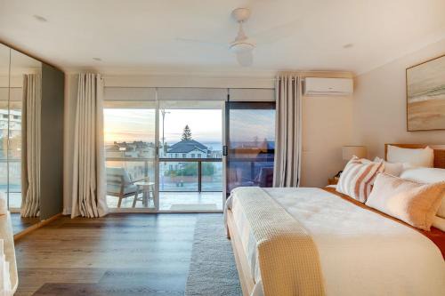 Scarborough Townhouse With Ocean Views